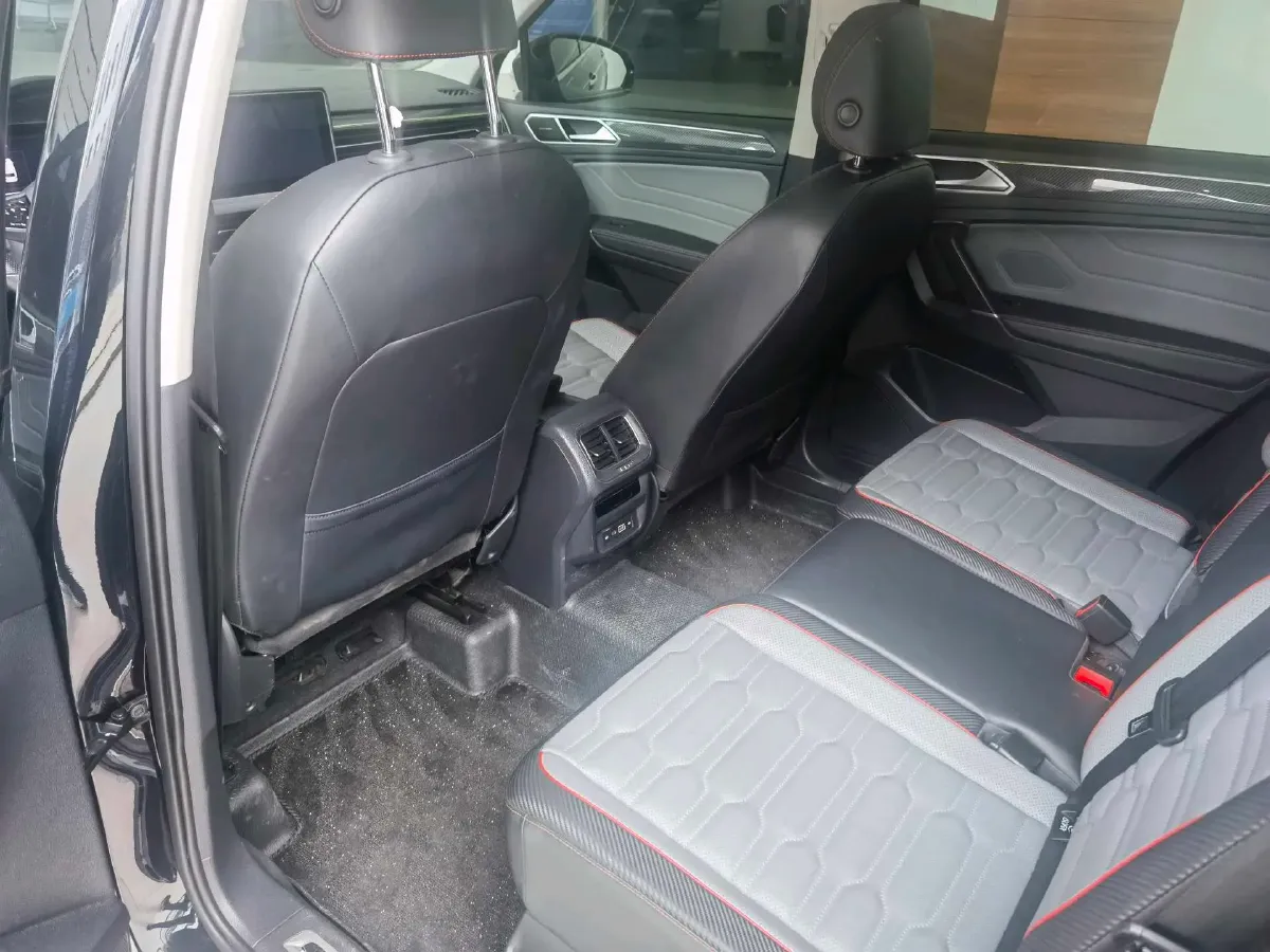 2023 Volkswagen Tiguan L 2.0T 186HP L4 7DCT,autocango,china used car exporter,china ev exporter,chinese used car exporter,chinese used ev exporter