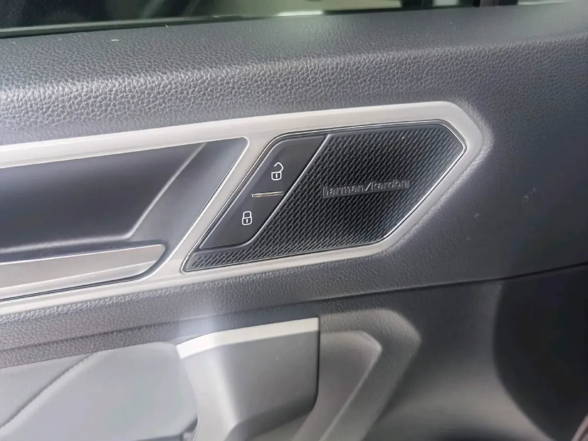 2023 Volkswagen Tiguan L 2.0T 186HP L4 7DCT,autocango,china used car exporter,china ev exporter,chinese used car exporter,chinese used ev exporter