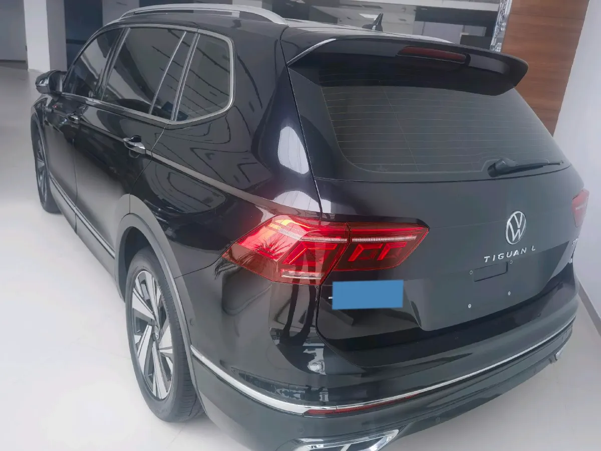 2023 Volkswagen Tiguan L 2.0T 186HP L4 7DCT,autocango,china used car exporter,china ev exporter,chinese used car exporter,chinese used ev exporter