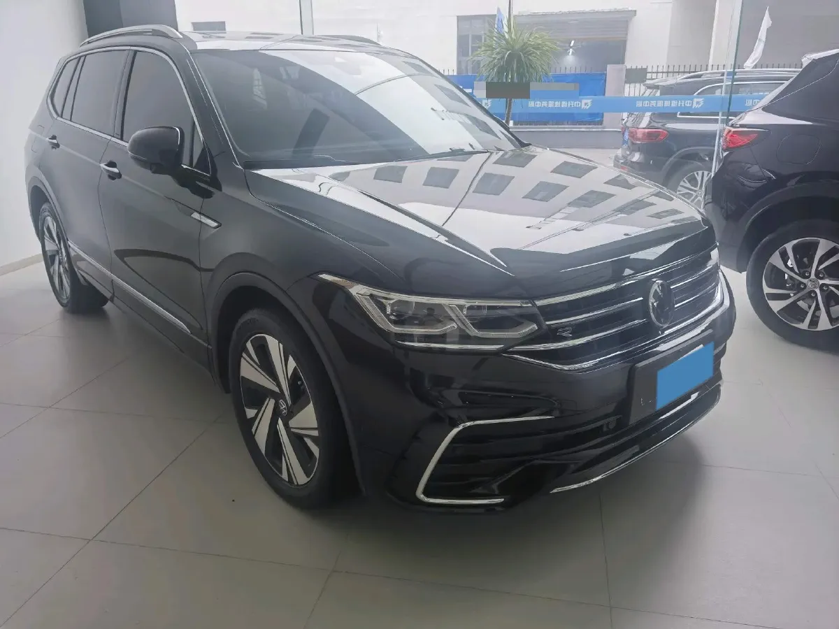 2023 Volkswagen Tiguan L 2.0T 186HP L4 7DCT,autocango,china used car exporter,china ev exporter,chinese used car exporter,chinese used ev exporter