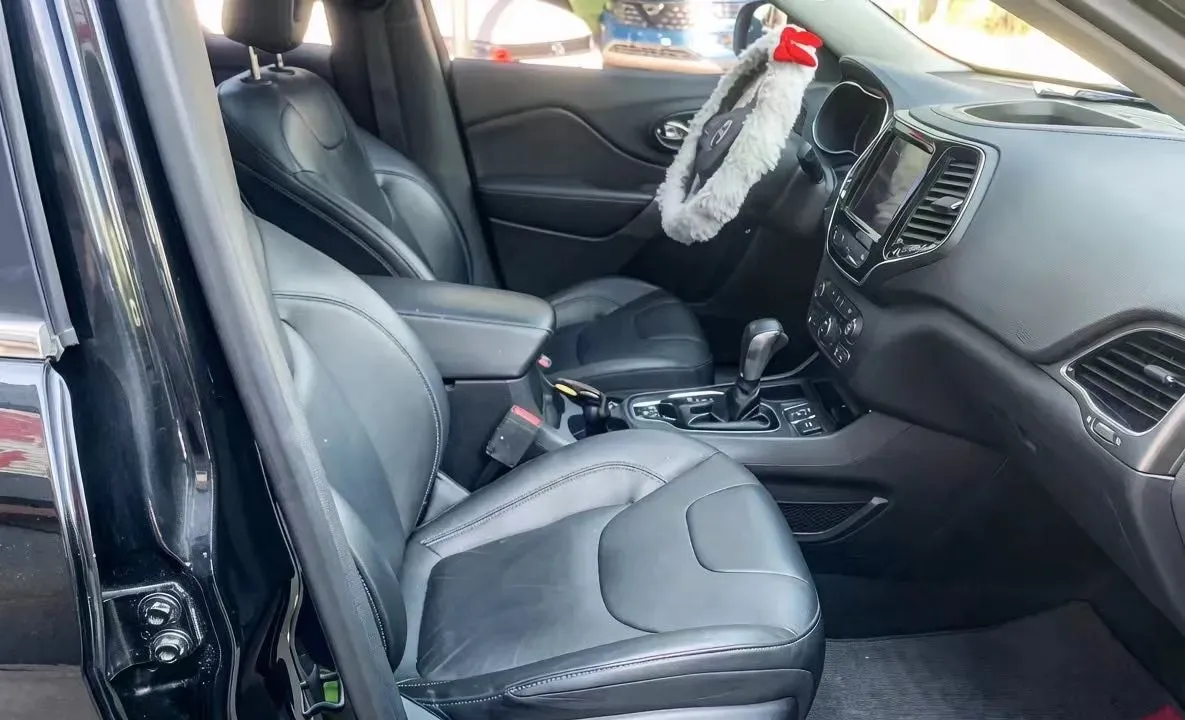 2019 Jeep Cherokee 2.0T 234HP L4 9AT,autocango,china used car exporter,china ev exporter,chinese used car exporter,chinese used ev exporter