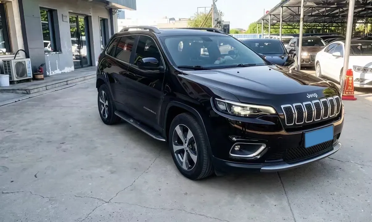 2019 Jeep Cherokee 2.0T 234HP L4 9AT,autocango,china used car exporter,china ev exporter,chinese used car exporter,chinese used ev exporter
