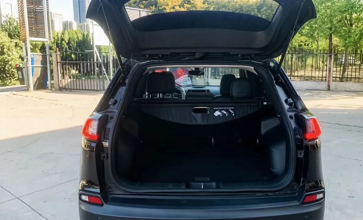 2019 Jeep Cherokee 2.0T 234HP L4 9AT,autocango,china used car exporter,china ev exporter,chinese used car exporter,chinese used ev exporter