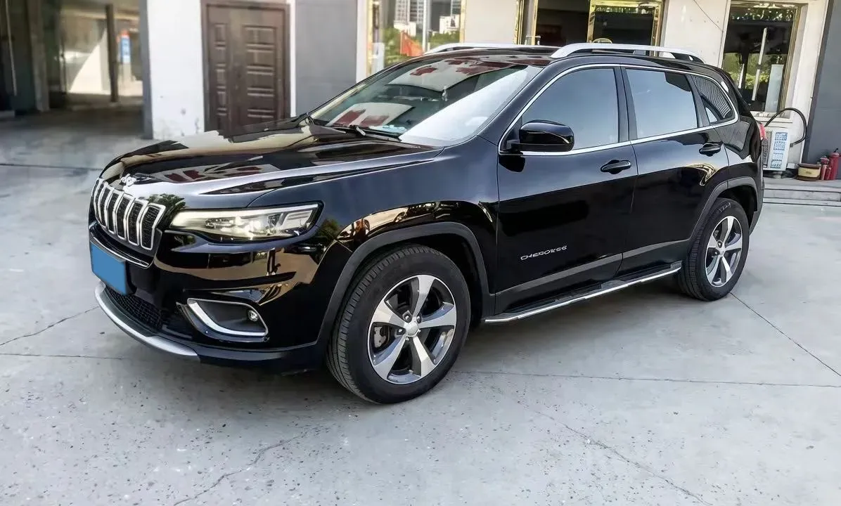 2019 Jeep Cherokee 2.0T 234HP L4 9AT,autocango,china used car exporter,china ev exporter,chinese used car exporter,chinese used ev exporter