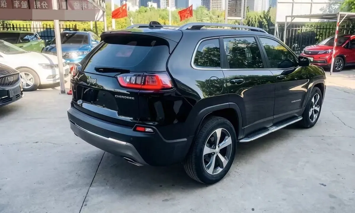 2019 Jeep Cherokee 2.0T 234HP L4 9AT,autocango,china used car exporter,china ev exporter,chinese used car exporter,chinese used ev exporter