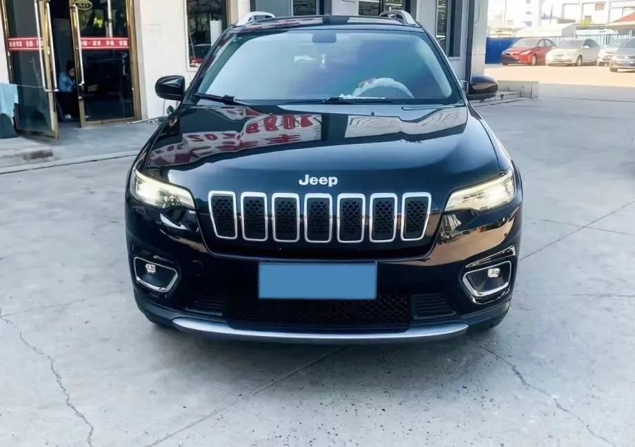 2019 Jeep Cherokee 2.0T 234HP L4 9AT,autocango,china used car exporter,china ev exporter,chinese used car exporter,chinese used ev exporter