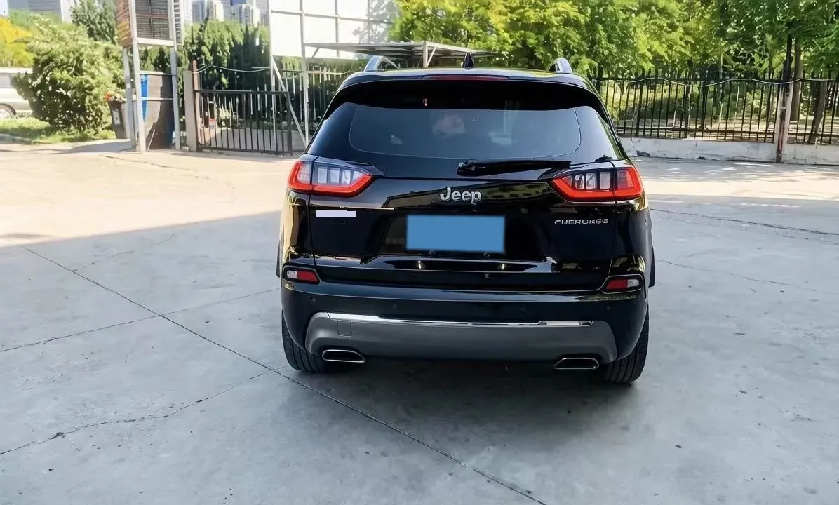 2019 Jeep Cherokee 2.0T 234HP L4 9AT,autocango,china used car exporter,china ev exporter,chinese used car exporter,chinese used ev exporter