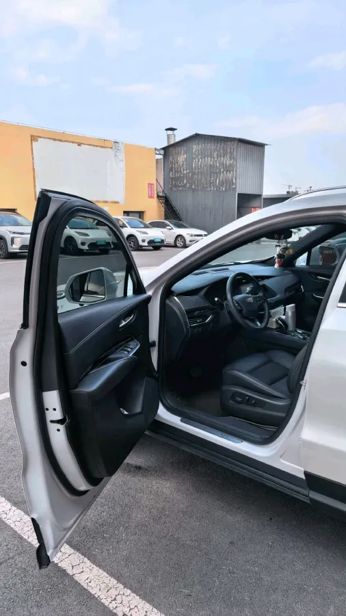 2021 Cadillac XT4 2.0T 237HP L4 9AT,autocango,china used car exporter,china ev exporter,chinese used car exporter,chinese used ev exporter