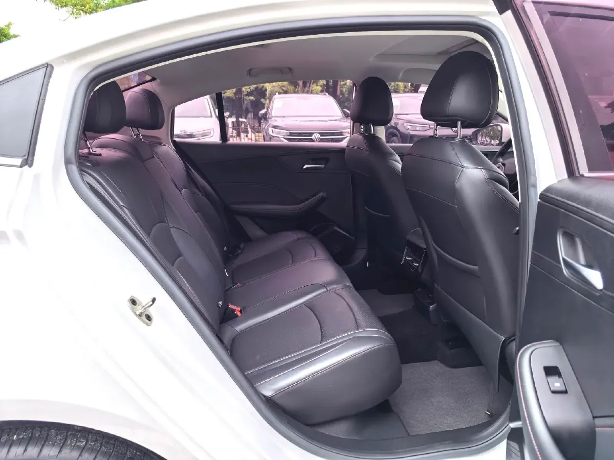 2023 Roewe i5 1.5L 129HP L4 CVT,autocango,china used car exporter,china ev exporter,chinese used car exporter,chinese used ev exporter