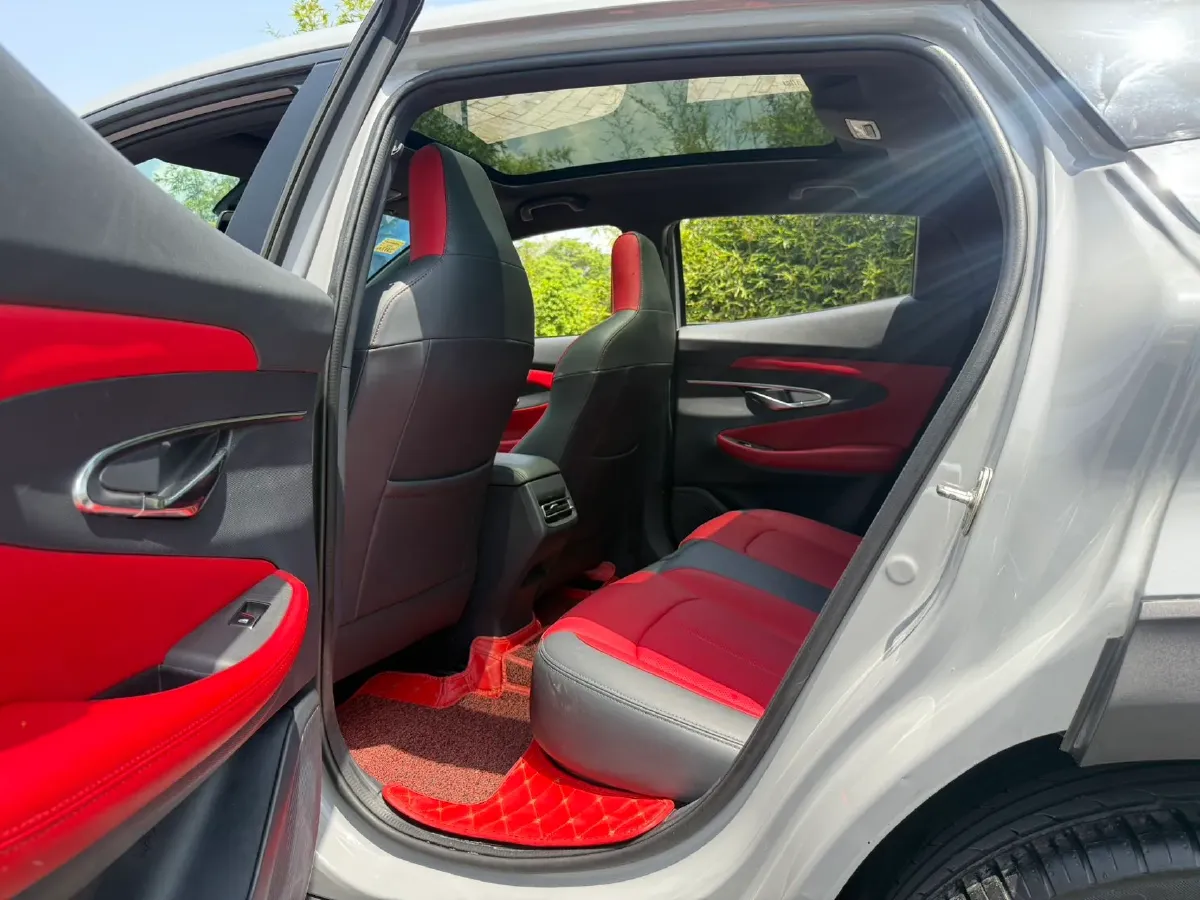 2020 ChangAn UNI-T 1.5T 180HP L4 7DCT,autocango,china used car exporter,china ev exporter,chinese used car exporter,chinese used ev exporter