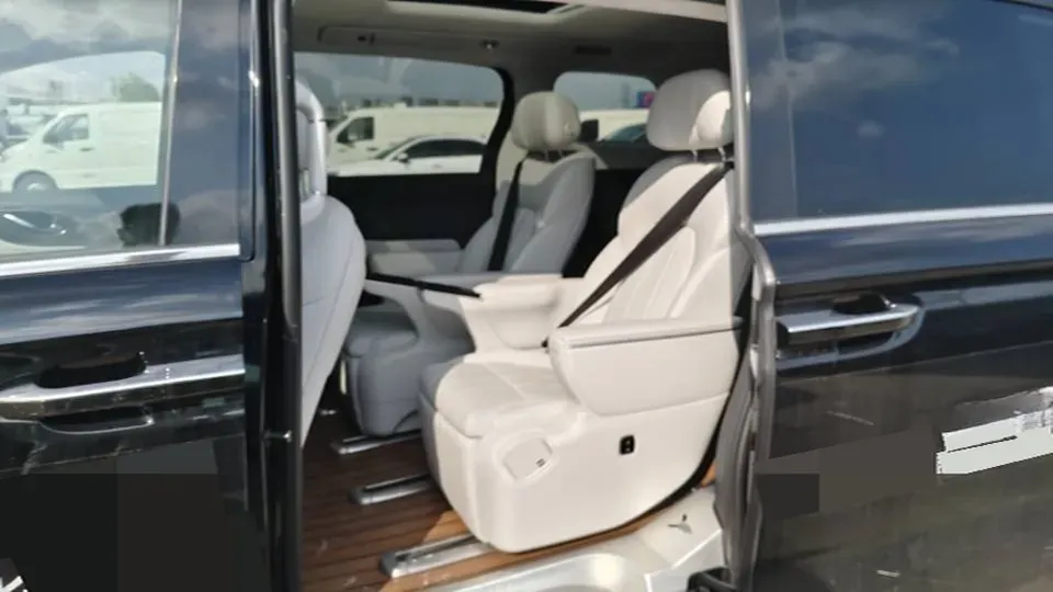 2025 Voyah Dream 1.5T 150HP L4 PHEV 41.7KWH,autocango,china used car exporter,china ev exporter,chinese used car exporter,chinese used ev exporter