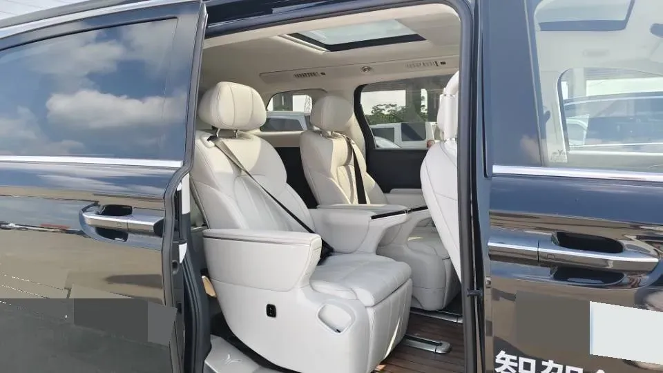 2025 Voyah Dream 1.5T 150HP L4 PHEV 41.7KWH,autocango,china used car exporter,china ev exporter,chinese used car exporter,chinese used ev exporter