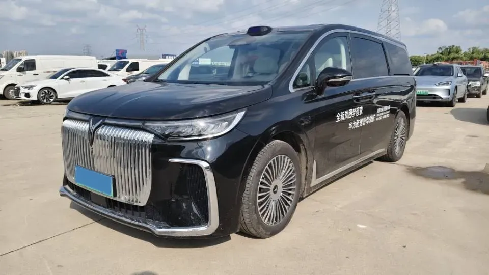 2025 Voyah Dream 1.5T 150HP L4 PHEV 41.7KWH,autocango,china used car exporter,china ev exporter,chinese used car exporter,chinese used ev exporter