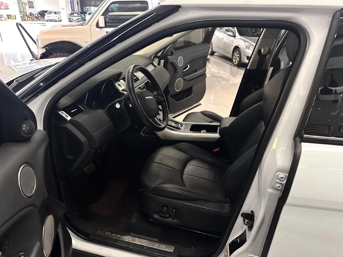 2018 Land Rover Range Rover Evoque 2.0T 241HP L4 9AT,autocango,china used car exporter,china ev exporter,chinese used car exporter,chinese used ev exporter