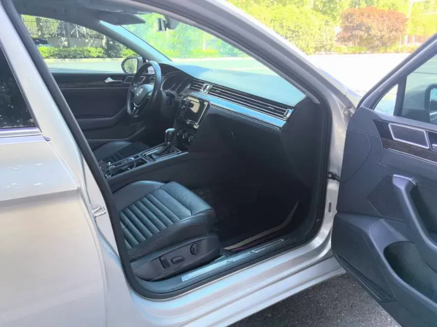 2019 Volkswagen Magotan 2.0T 186HP L4 7DCT,autocango,china used car exporter,china ev exporter,chinese used car exporter,chinese used ev exporter