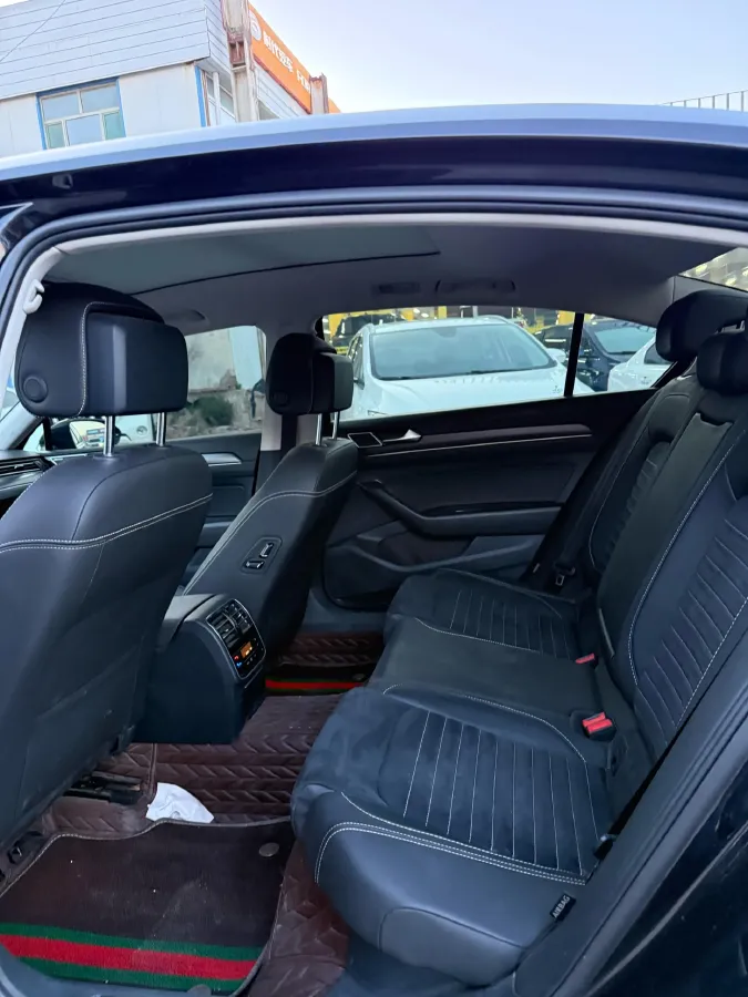 2020 Volkswagen Magotan 2.0T 186HP L4 7DCT,autocango,china used car exporter,china ev exporter,chinese used car exporter,chinese used ev exporter