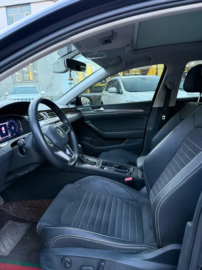 2020 Volkswagen Magotan 2.0T 186HP L4 7DCT,autocango,china used car exporter,china ev exporter,chinese used car exporter,chinese used ev exporter