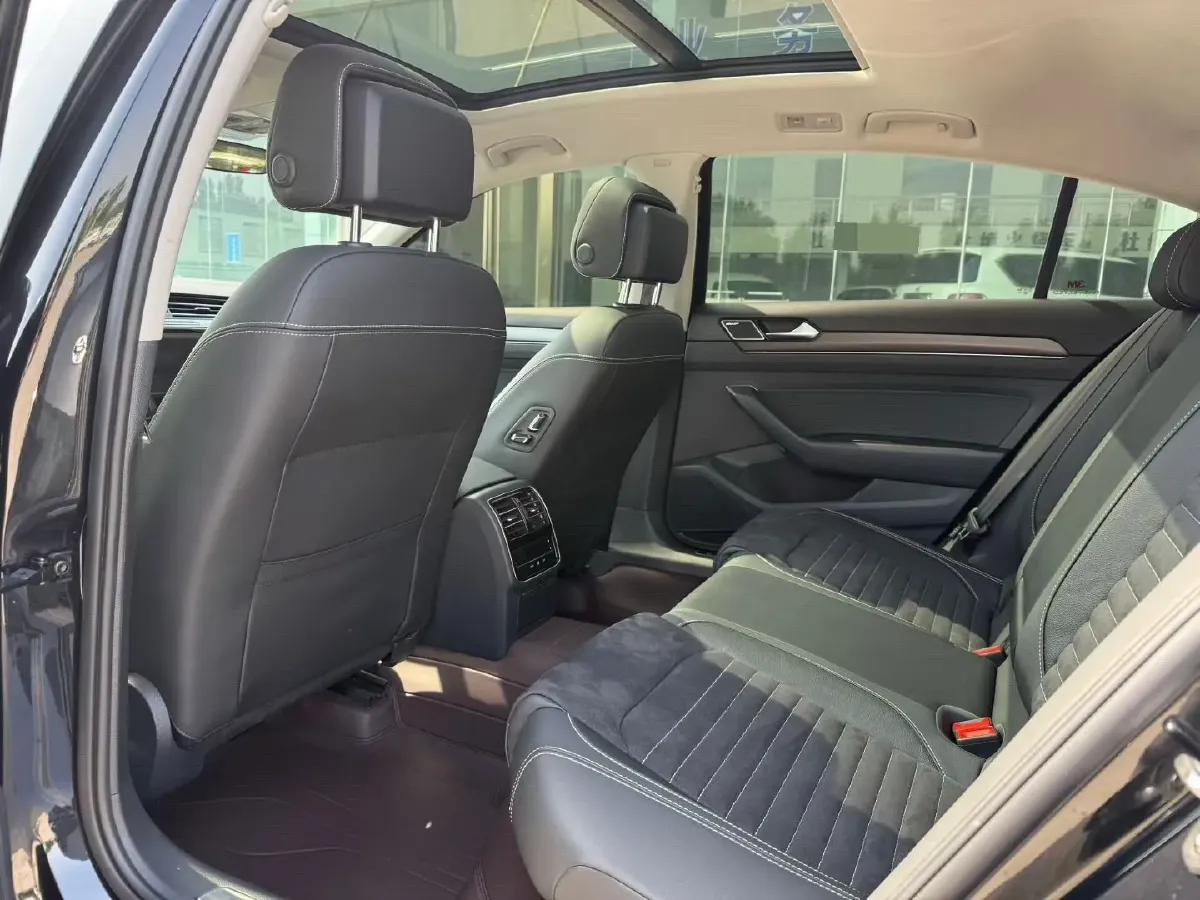 2020 Volkswagen Magotan 2.0T 186HP L4 7DCT,autocango,china used car exporter,china ev exporter,chinese used car exporter,chinese used ev exporter