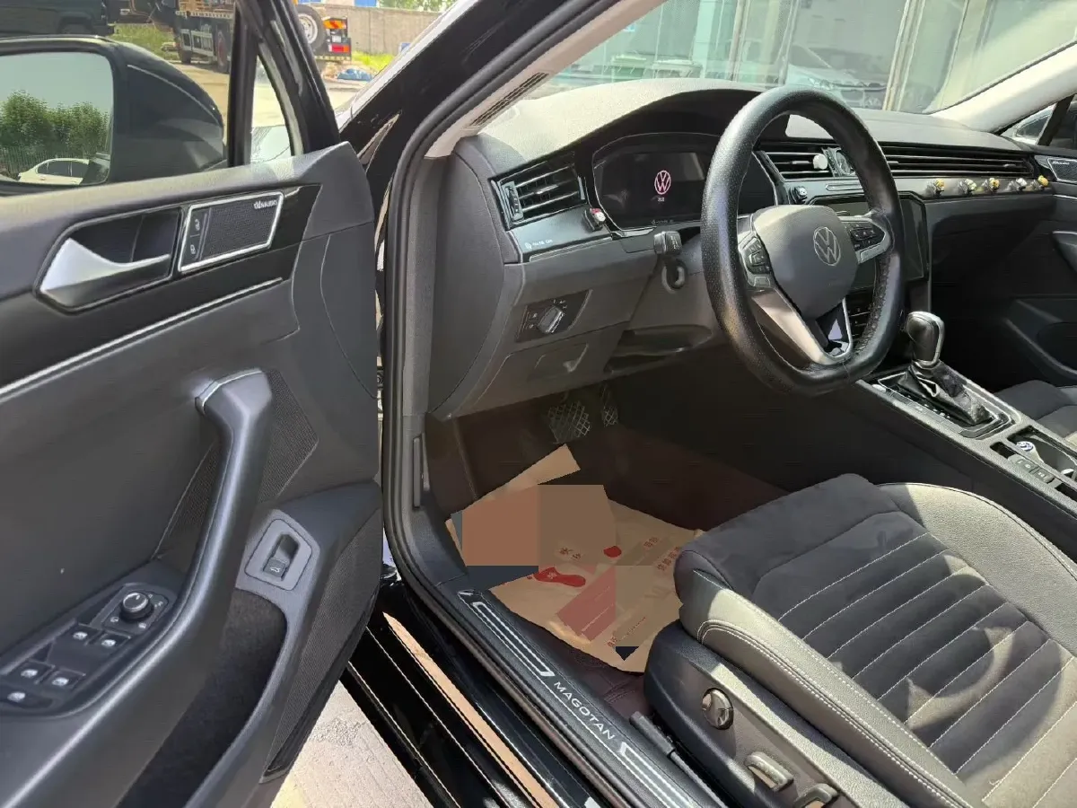 2020 Volkswagen Magotan 2.0T 186HP L4 7DCT,autocango,china used car exporter,china ev exporter,chinese used car exporter,chinese used ev exporter