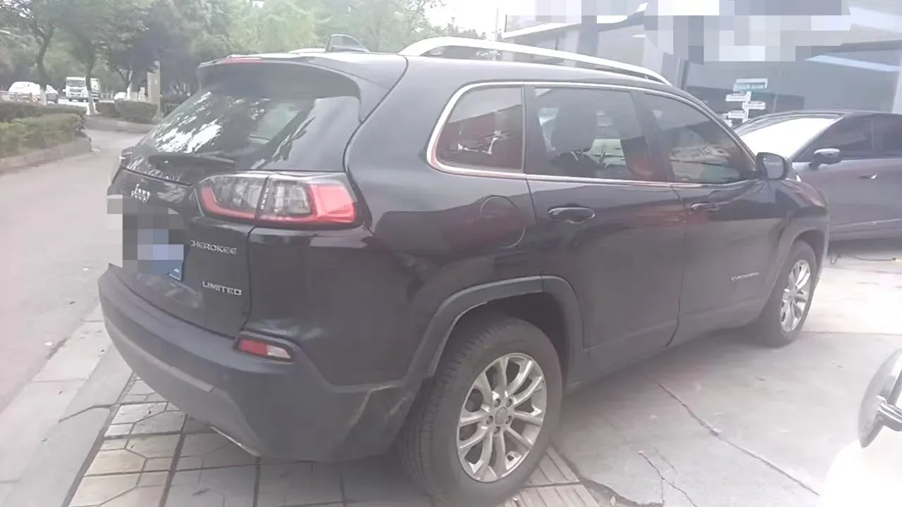 2019 Jeep Cherokee 2.0T 234HP L4 9AT,autocango,china used car exporter,china ev exporter,chinese used car exporter,chinese used ev exporter