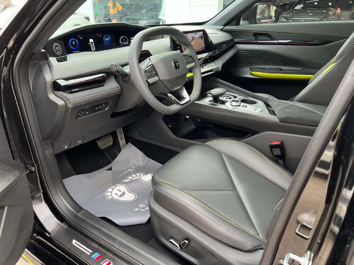 2022 ChangAn UNI-V 1.5T 188HP L4 7DCT,autocango,china used car exporter,china ev exporter,chinese used car exporter,chinese used ev exporter