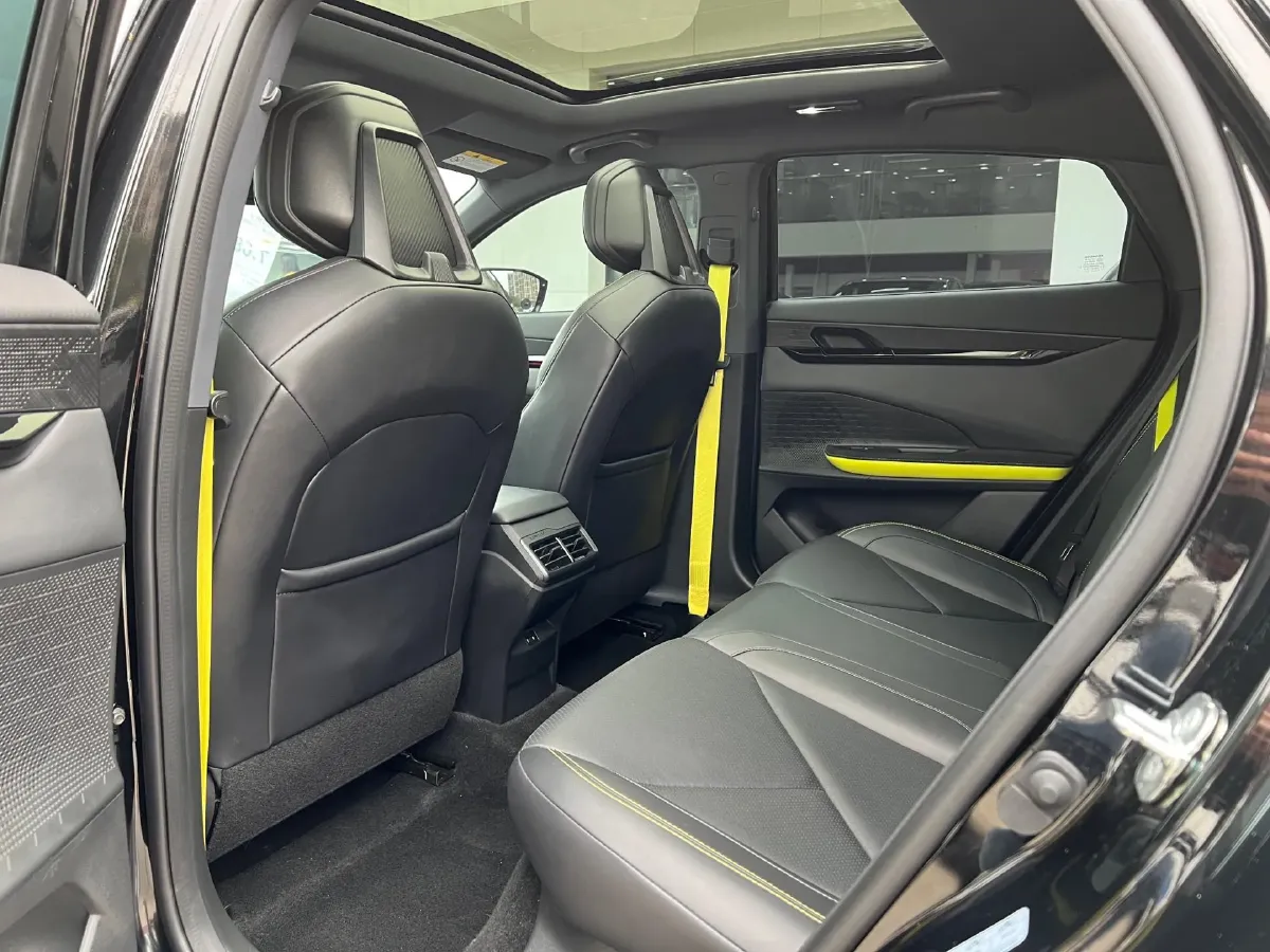 2022 ChangAn UNI-V 1.5T 188HP L4 7DCT,autocango,china used car exporter,china ev exporter,chinese used car exporter,chinese used ev exporter