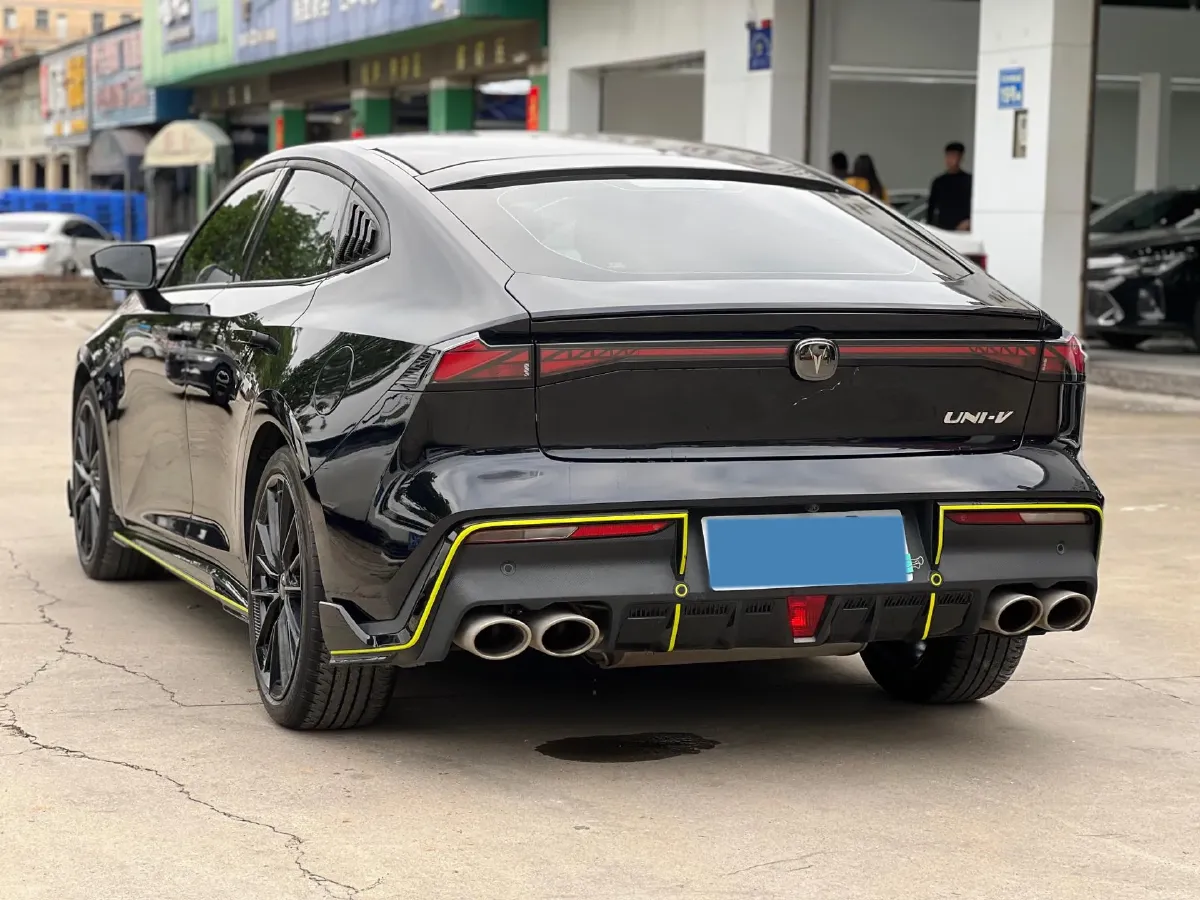 2022 ChangAn UNI-V 1.5T 188HP L4 7DCT,autocango,china used car exporter,china ev exporter,chinese used car exporter,chinese used ev exporter