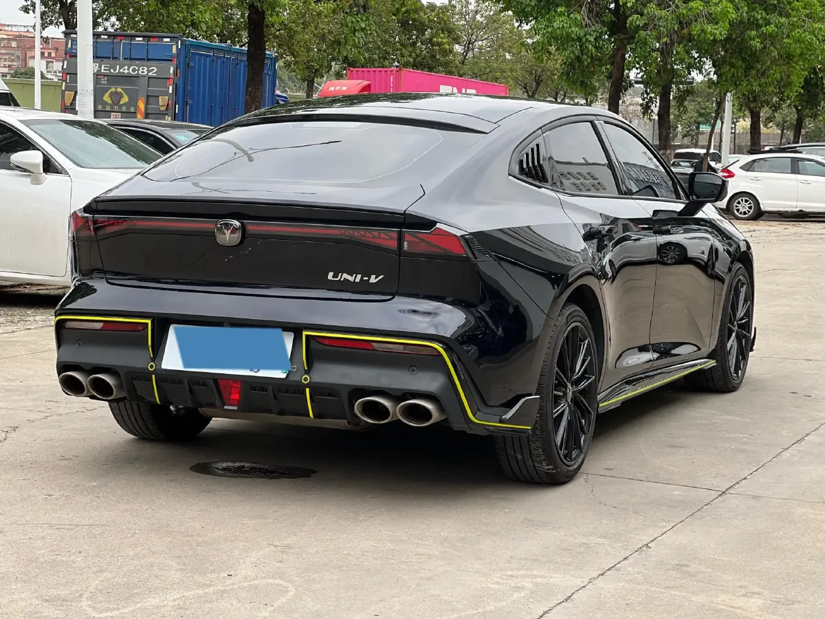 2022 ChangAn UNI-V 1.5T 188HP L4 7DCT,autocango,china used car exporter,china ev exporter,chinese used car exporter,chinese used ev exporter