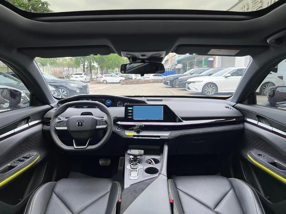 2022 ChangAn UNI-V 1.5T 188HP L4 7DCT,autocango,china used car exporter,china ev exporter,chinese used car exporter,chinese used ev exporter