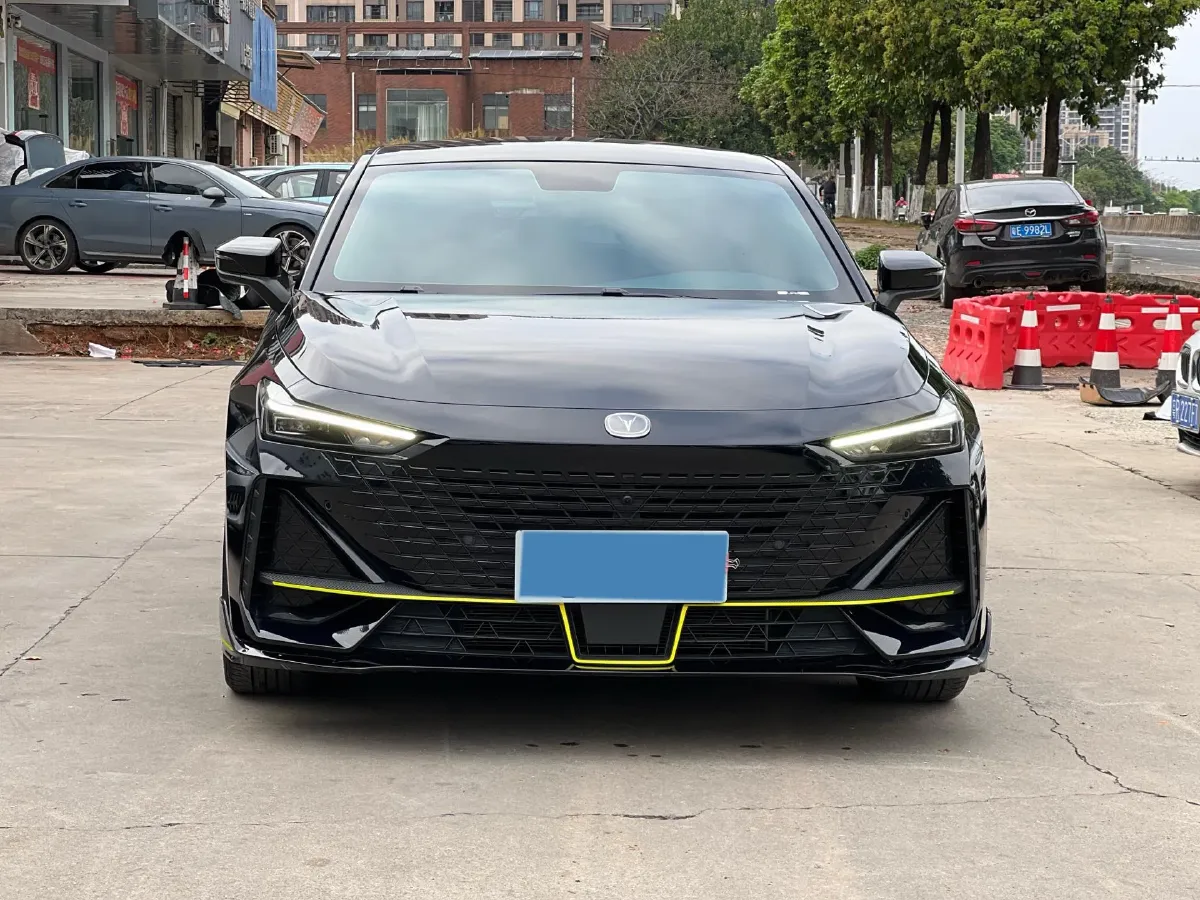 2022 ChangAn UNI-V 1.5T 188HP L4 7DCT,autocango,china used car exporter,china ev exporter,chinese used car exporter,chinese used ev exporter