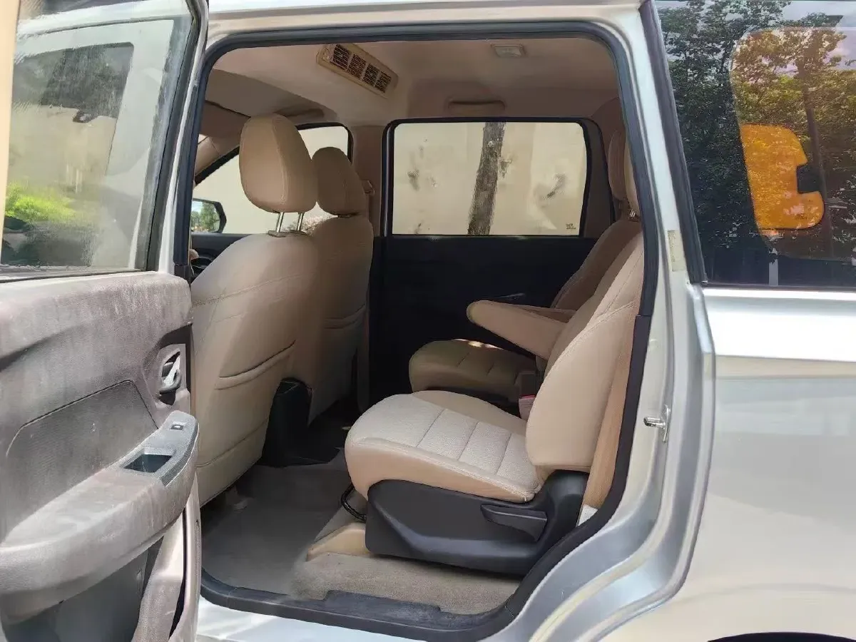 2018 WuLing HongGuang 1.5L 105HP L4 5MT,autocango,china used car exporter,china ev exporter,chinese used car exporter,chinese used ev exporter