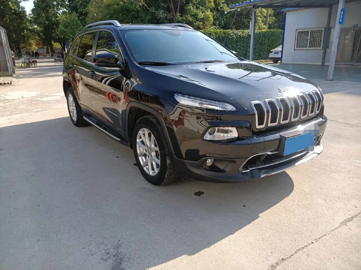2017 Jeep Cherokee 2.4L 175HP L4 9AT,autocango,china used car exporter,china ev exporter,chinese used car exporter,chinese used ev exporter