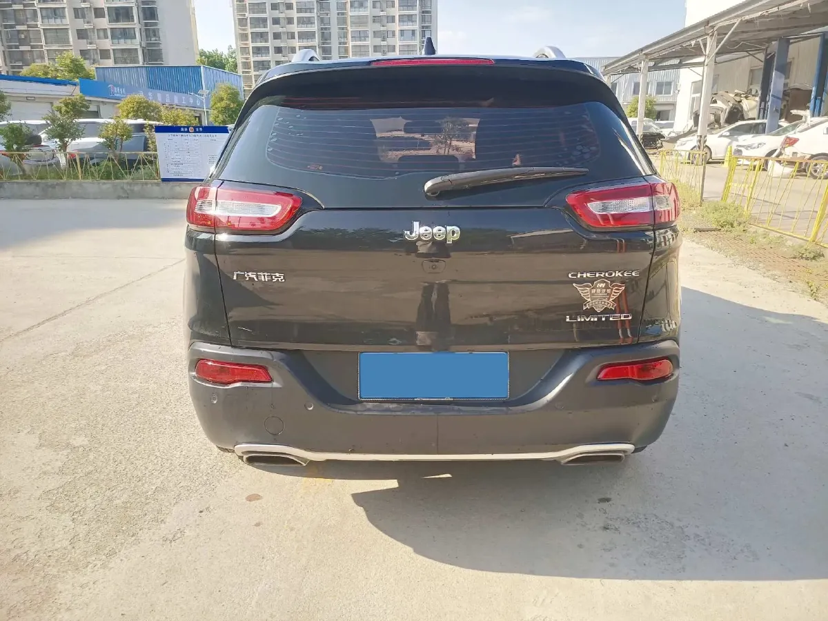 2017 Jeep Cherokee 2.4L 175HP L4 9AT,autocango,china used car exporter,china ev exporter,chinese used car exporter,chinese used ev exporter
