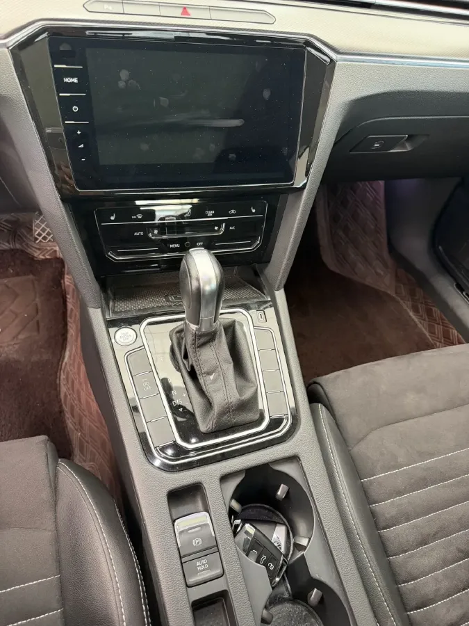 2021 Volkswagen Magotan 2.0T 186HP L4 7DCT,autocango,china used car exporter,china ev exporter,chinese used car exporter,chinese used ev exporter