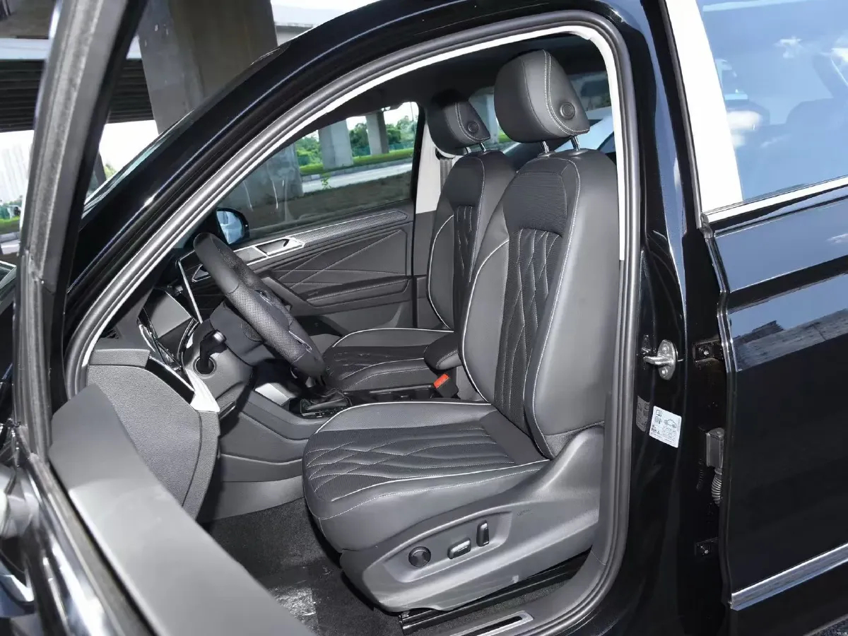 2024 Volkswagen Tiguan L 2.0T 186HP L4 7DCT,autocango,china used car exporter,china ev exporter,chinese used car exporter,chinese used ev exporter