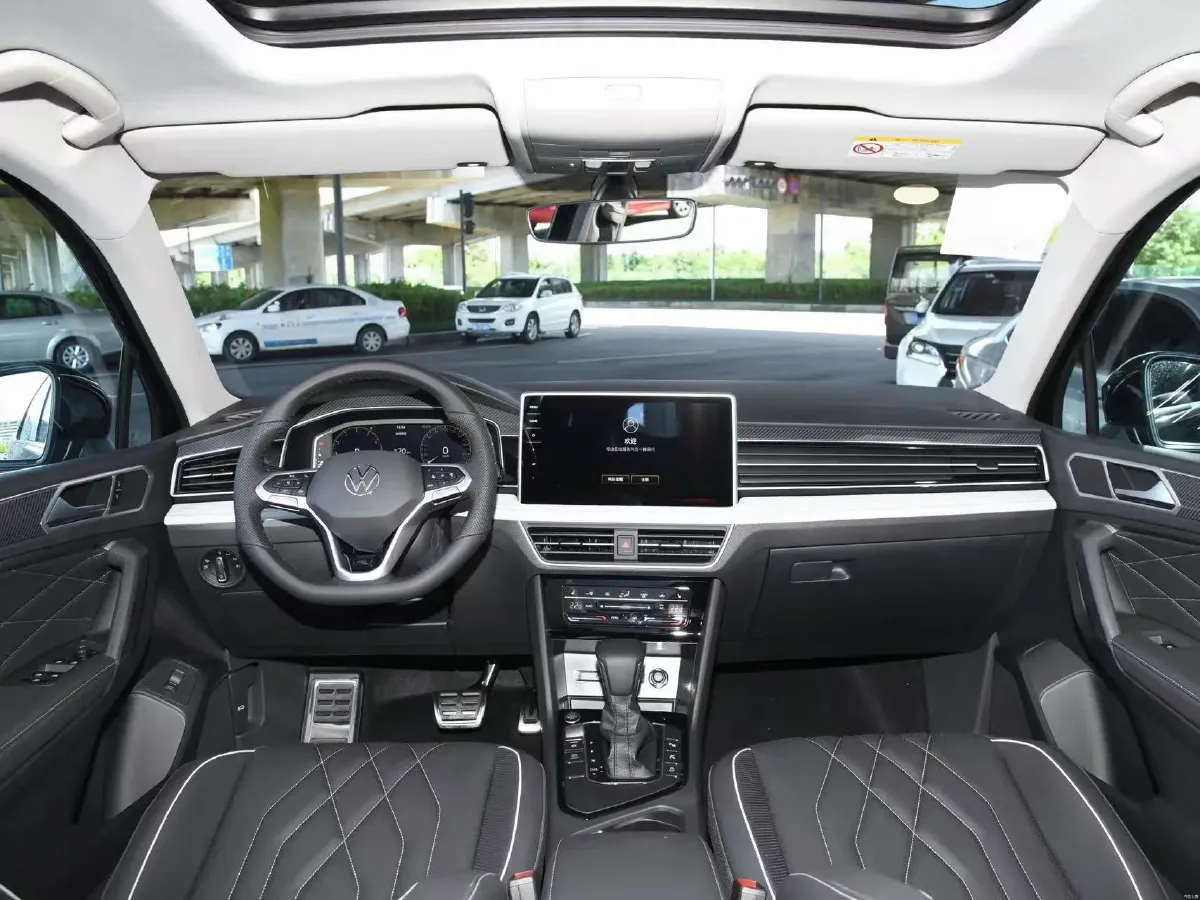 2024 Volkswagen Tiguan L 2.0T 186HP L4 7DCT,autocango,china used car exporter,china ev exporter,chinese used car exporter,chinese used ev exporter