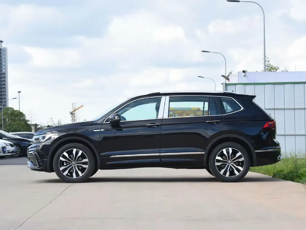 2024 Volkswagen Tiguan L 2.0T 186HP L4 7DCT,autocango,china used car exporter,china ev exporter,chinese used car exporter,chinese used ev exporter
