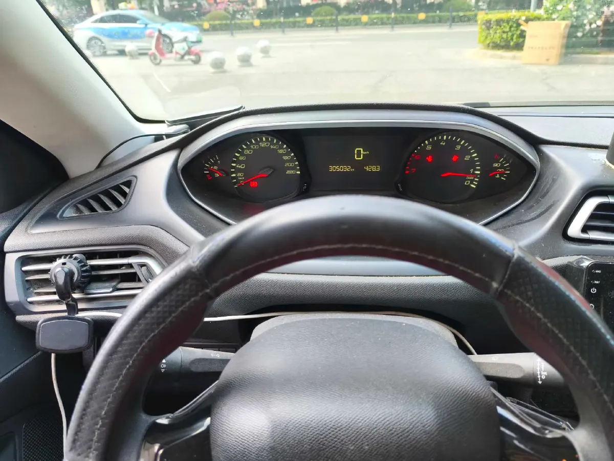 2016 Peugeot 308 1.6L 117HP L4 5MT,autocango,china used car exporter,china ev exporter,chinese used car exporter,chinese used ev exporter
