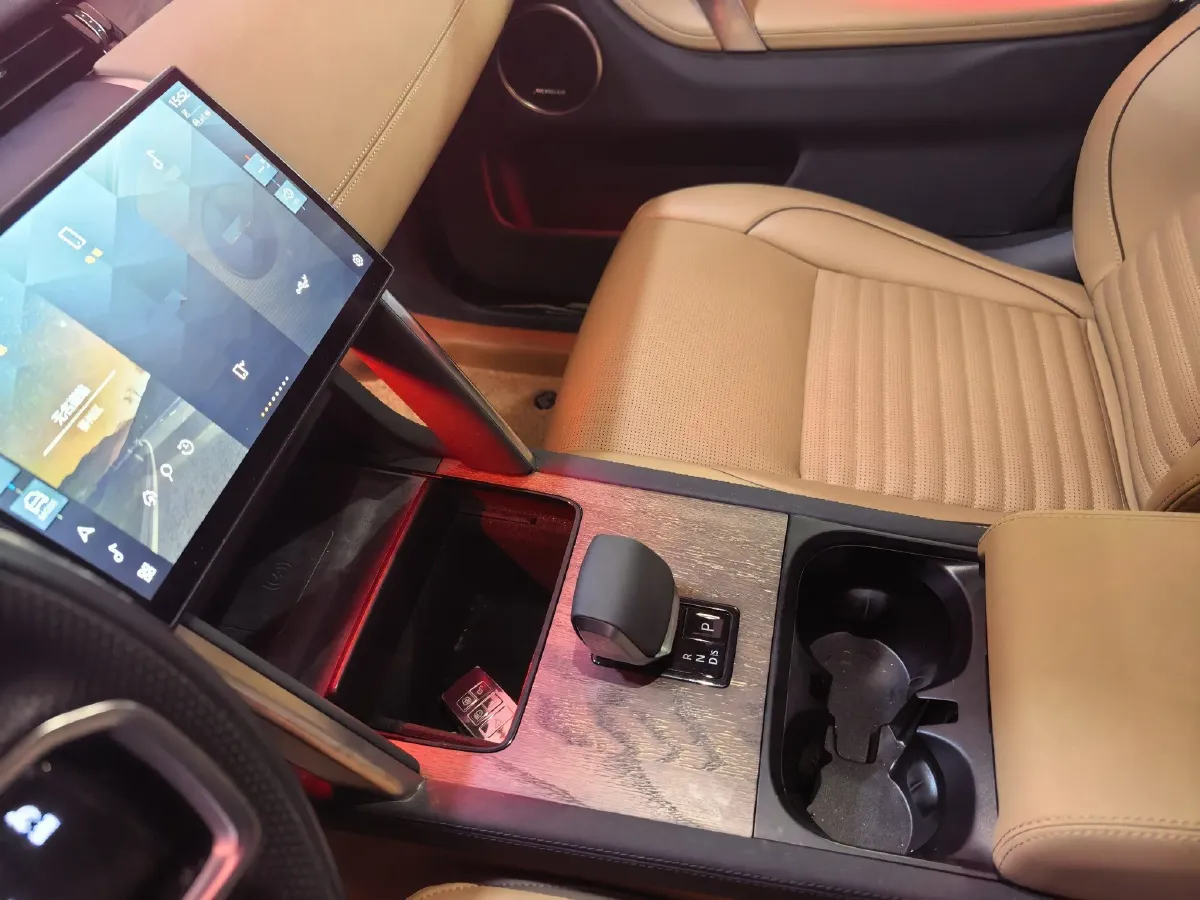 2025 Land Rover Discovery Sport 2.0T 249HP L4 9AT,autocango,china used car exporter,china ev exporter,chinese used car exporter,chinese used ev exporter