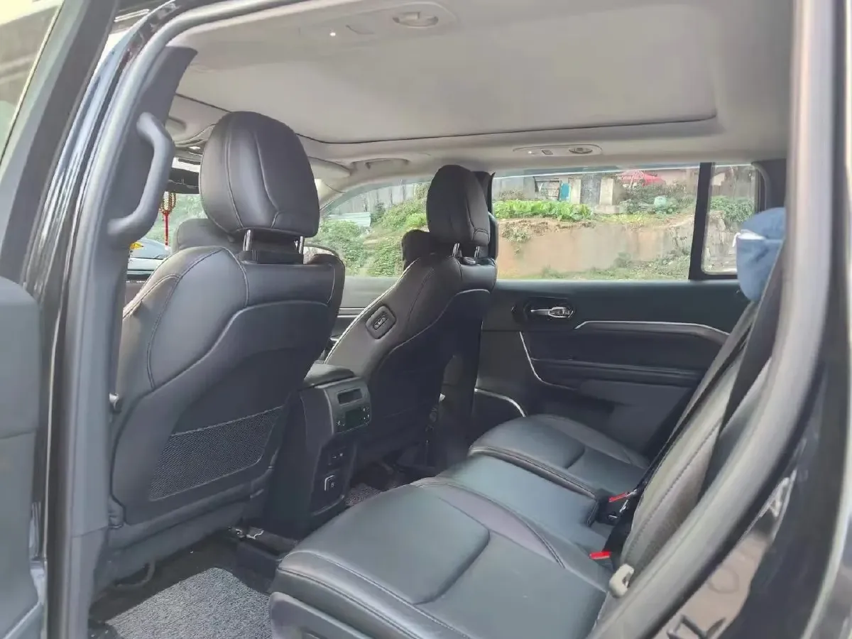 2018 Jeep Grand Commander 2.0T 265HP L4 9AT,autocango,china used car exporter,china ev exporter,chinese used car exporter,chinese used ev exporter