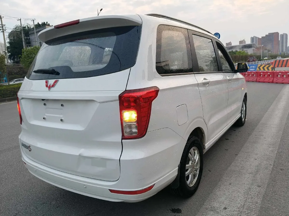 2019 WuLing HongGuang 1.5L 99HP L4 6MT,autocango,china used car exporter,china ev exporter,chinese used car exporter,chinese used ev exporter