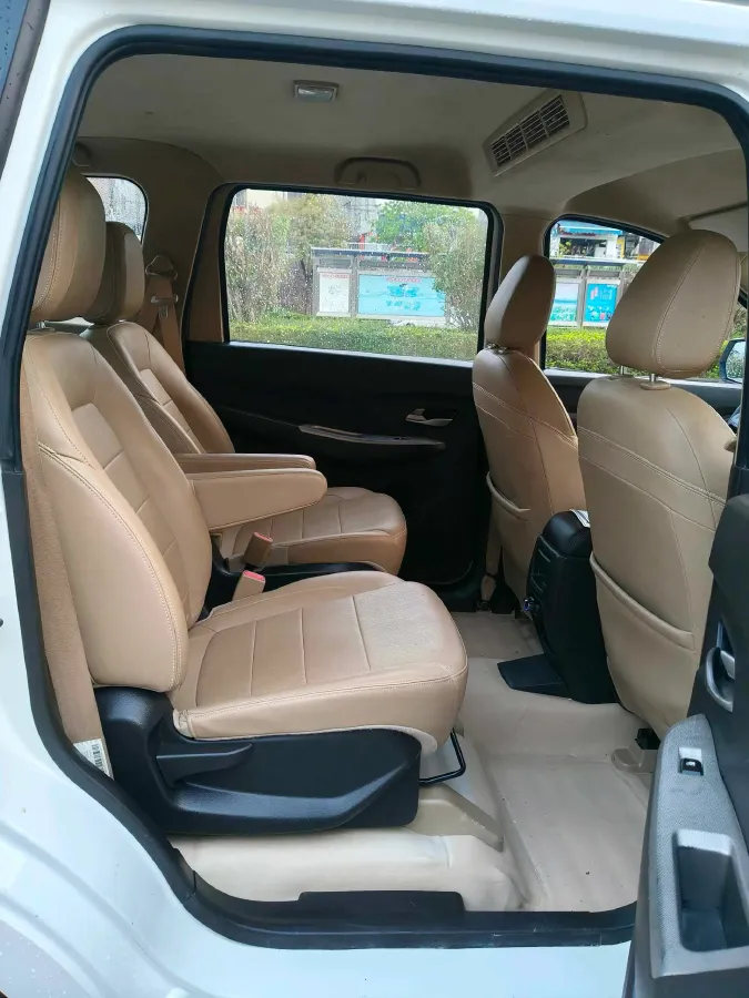 2019 WuLing HongGuang 1.5L 99HP L4 6MT,autocango,china used car exporter,china ev exporter,chinese used car exporter,chinese used ev exporter