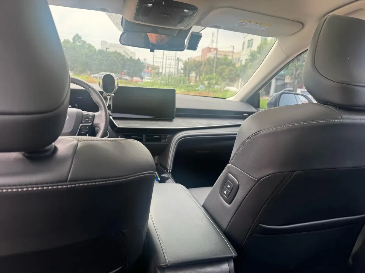 2024 Toyota Camry 2.0L 152HP L4 E-CVT Hybrid,autocango,china used car exporter,china ev exporter,chinese used car exporter,chinese used ev exporter