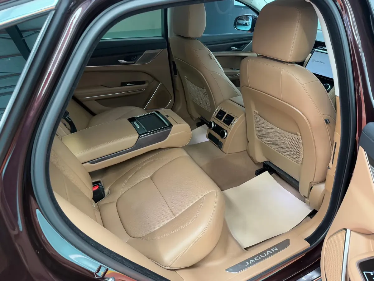 2021 Jaguar XFL 2.0T 250HP L4 8AT,autocango,china used car exporter,china ev exporter,chinese used car exporter,chinese used ev exporter