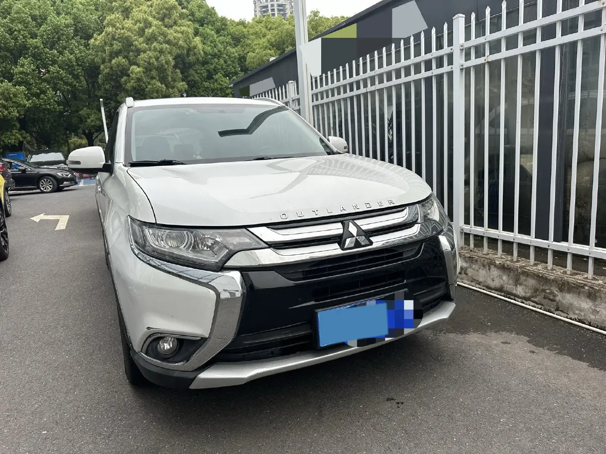 2018 Mitsubishi Outlander 2.0L 166HP L4 CVT,autocango,china used car exporter,china ev exporter,chinese used car exporter,chinese used ev exporter