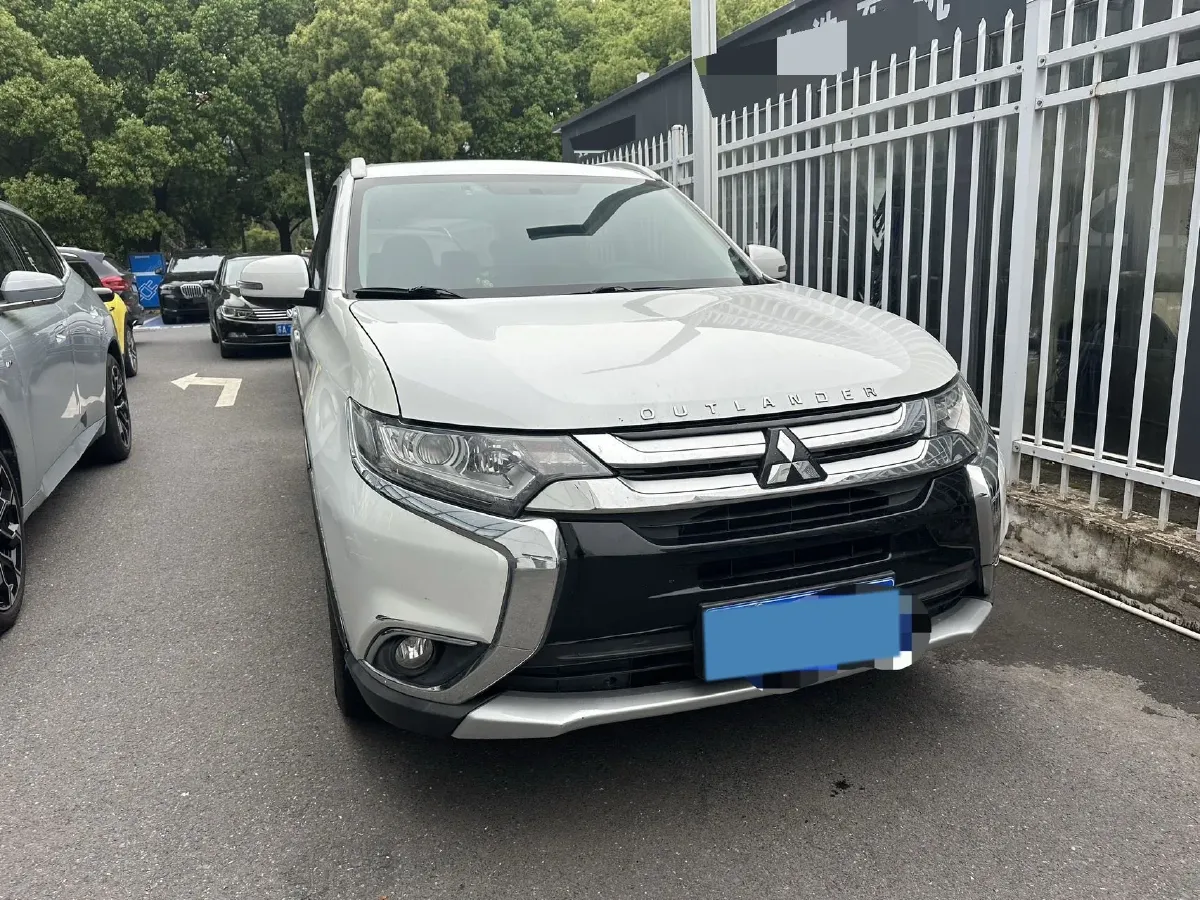2018 Mitsubishi Outlander 2.0L 166HP L4 CVT,autocango,china used car exporter,china ev exporter,chinese used car exporter,chinese used ev exporter