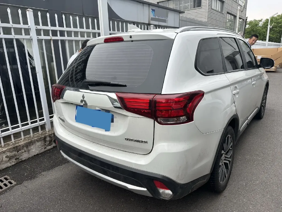 2018 Mitsubishi Outlander 2.0L 166HP L4 CVT,autocango,china used car exporter,china ev exporter,chinese used car exporter,chinese used ev exporter