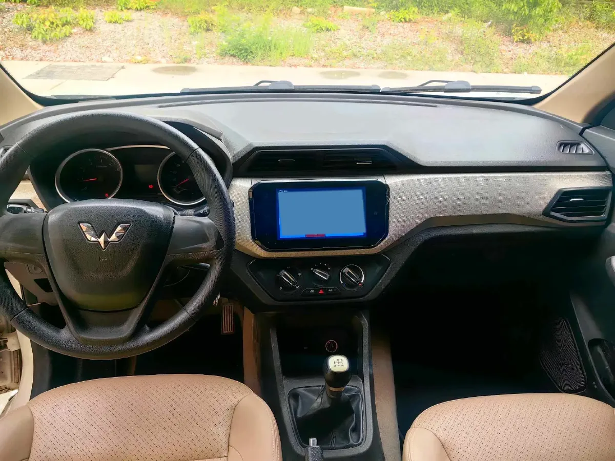 2018 WuLing HongGuang 1.5L 105HP L4 5MT,autocango,china used car exporter,china ev exporter,chinese used car exporter,chinese used ev exporter