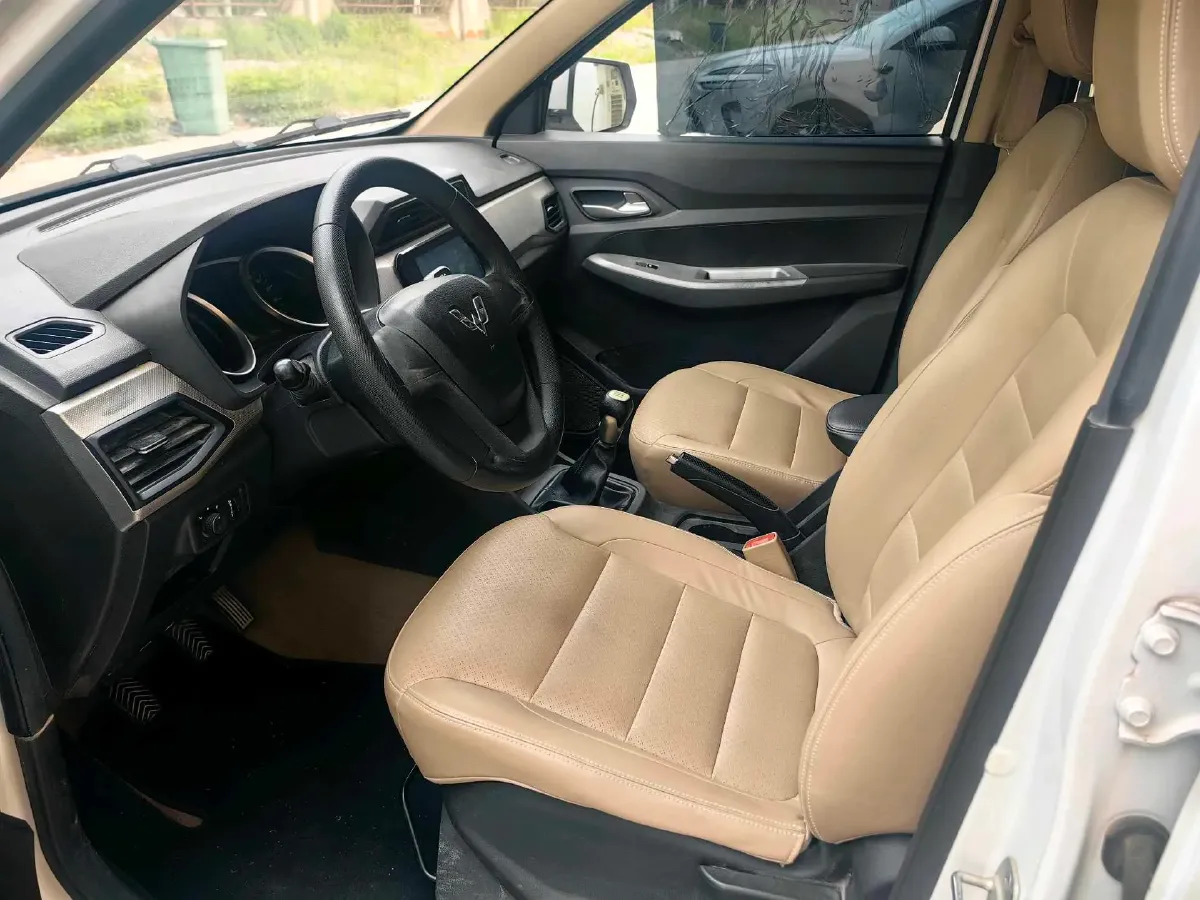 2018 WuLing HongGuang 1.5L 105HP L4 5MT,autocango,china used car exporter,china ev exporter,chinese used car exporter,chinese used ev exporter