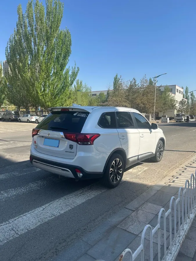 2019 Mitsubishi Outlander 2.0L 166HP L4 CVT,autocango,china used car exporter,china ev exporter,chinese used car exporter,chinese used ev exporter